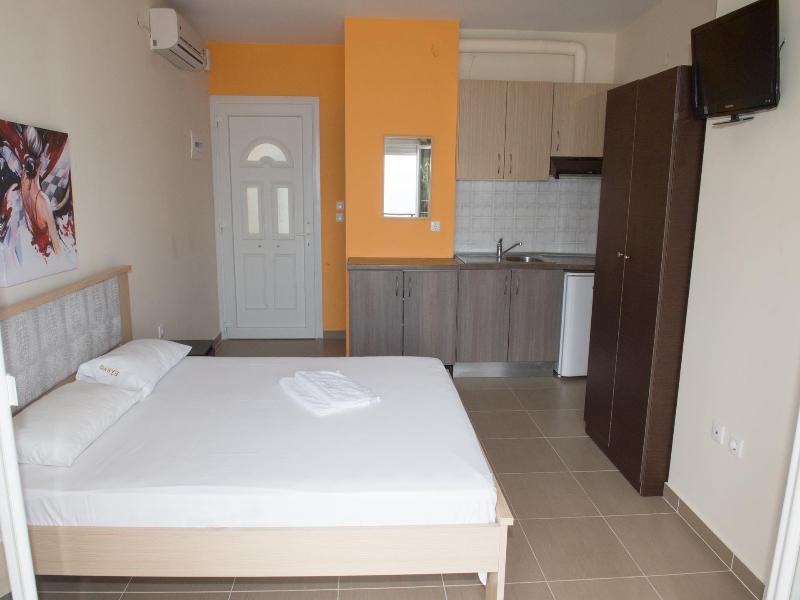 Rooms Elena Nea Poteidaia Exterior foto