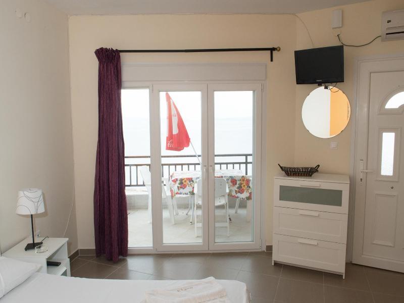 Rooms Elena Nea Poteidaia Exterior foto